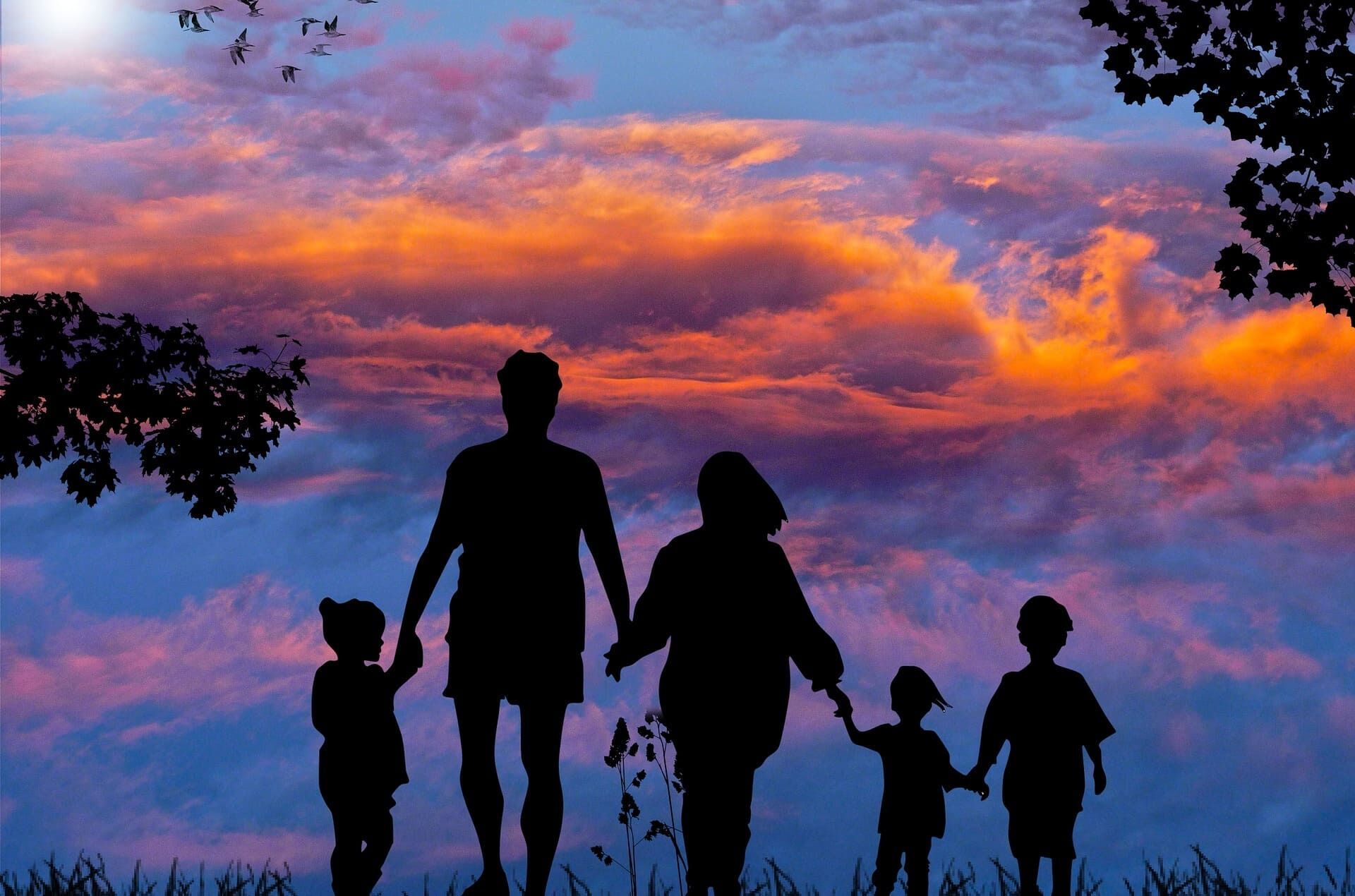 family-1517192_1920
